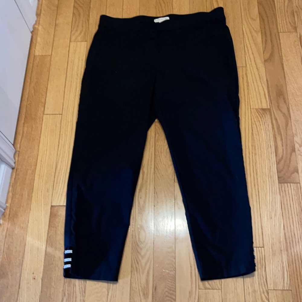 Retrology black capris with crystal accents size large P  (34 waist.)